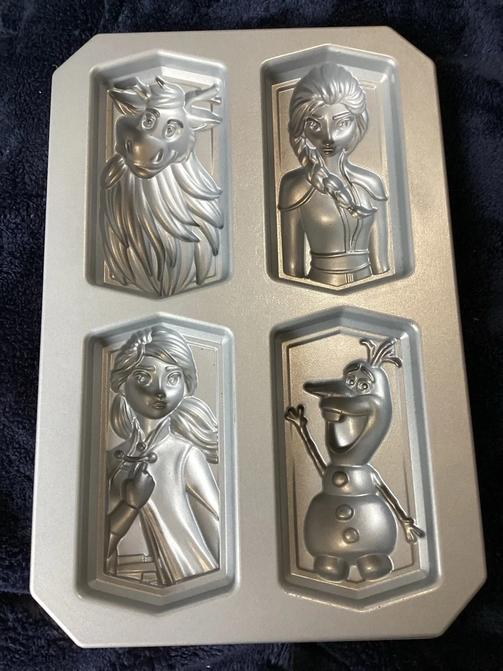 Nordic Ware Frozen II Cake Pan cakelets mold Elsa Anna Olaf Sven